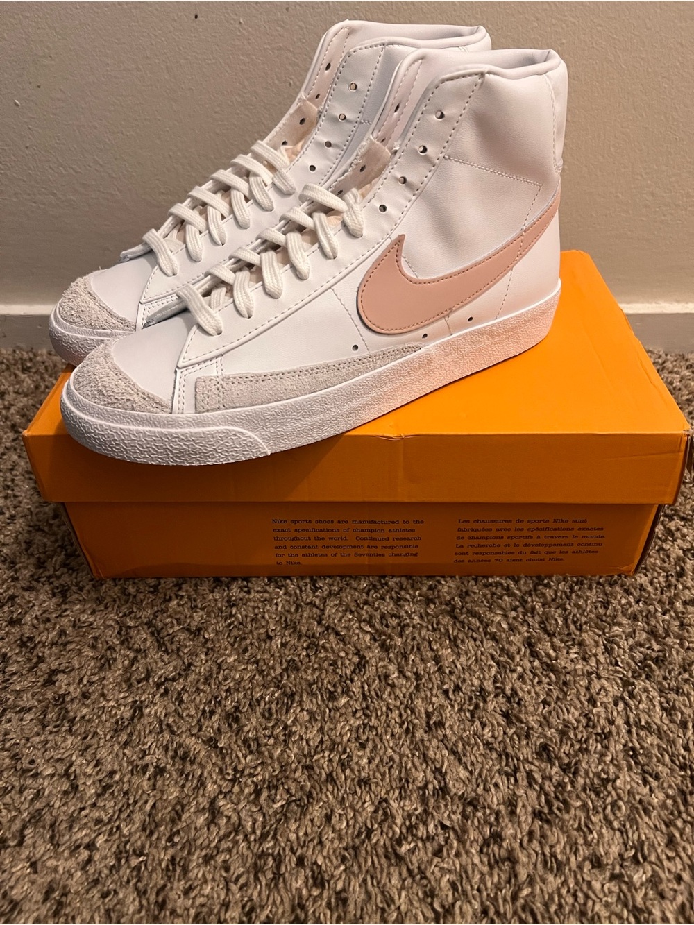 Nike Women’s Blazer Mid '77 Vintage White with Pink Swoosh
